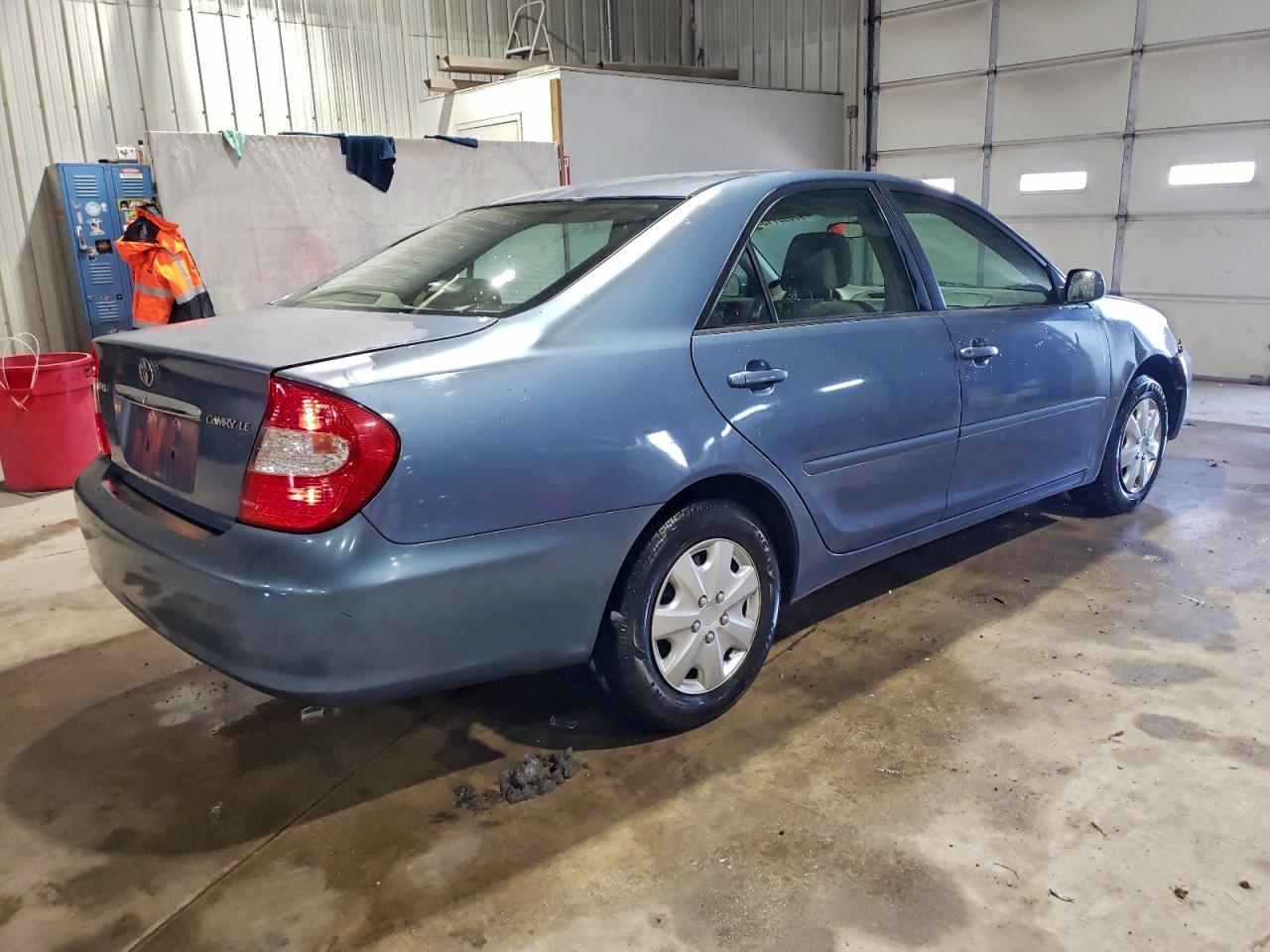 2004 TOYOTA CAMRY LE photo 3