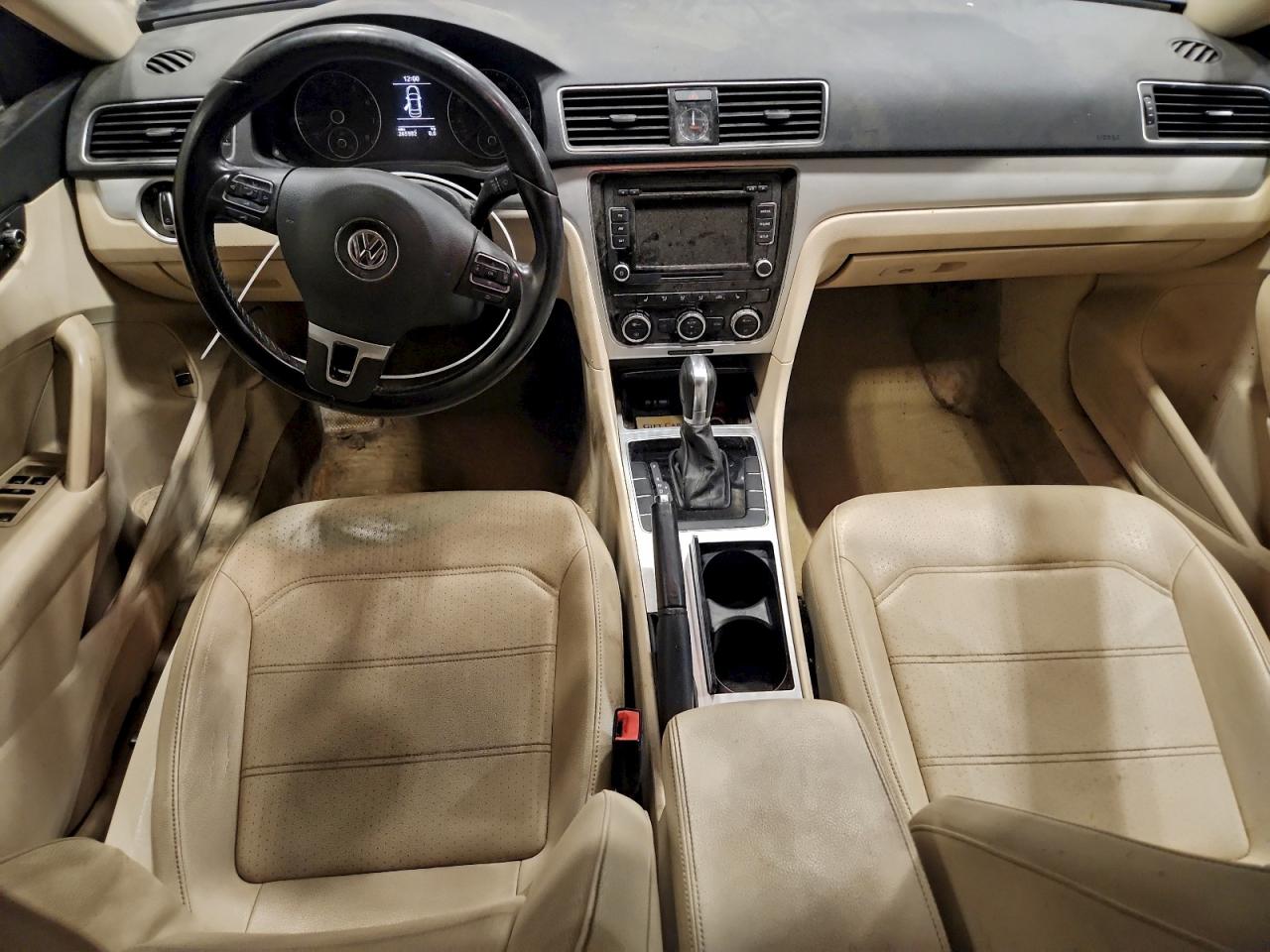 2012 VOLKSWAGEN PASSAT SE photo 8