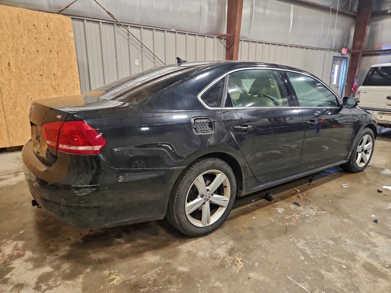 2012 VOLKSWAGEN PASSAT SE photo 3