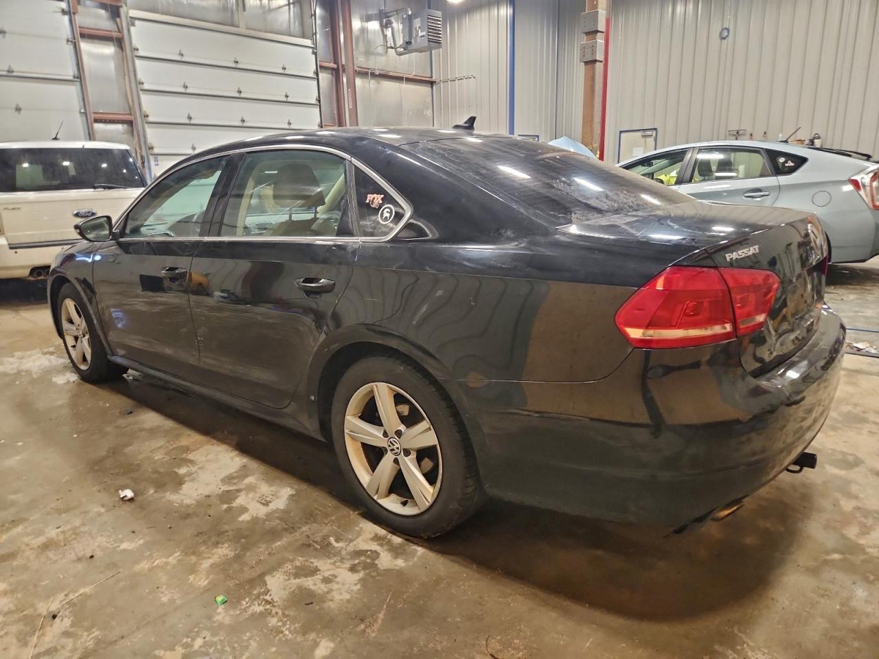 2012 VOLKSWAGEN PASSAT SE photo 2