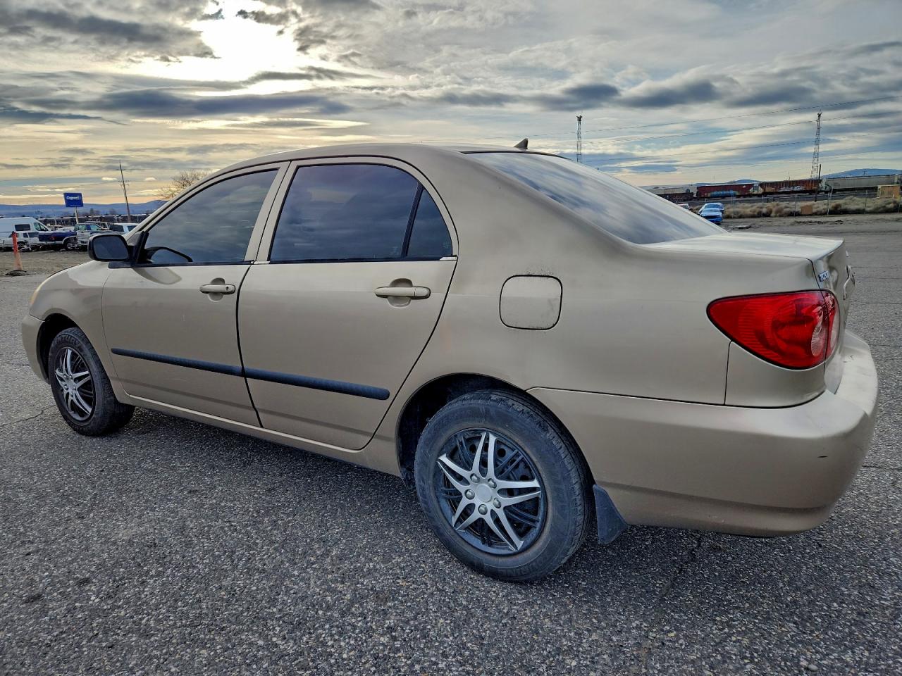 2005 TOYOTA COROLLA CE photo 2
