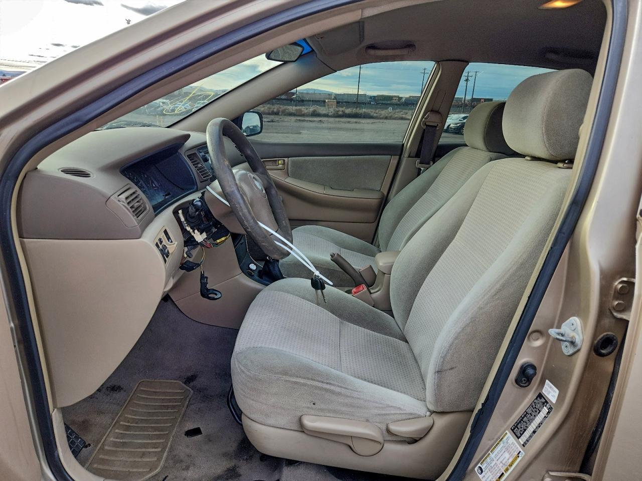 2005 TOYOTA COROLLA CE photo 7