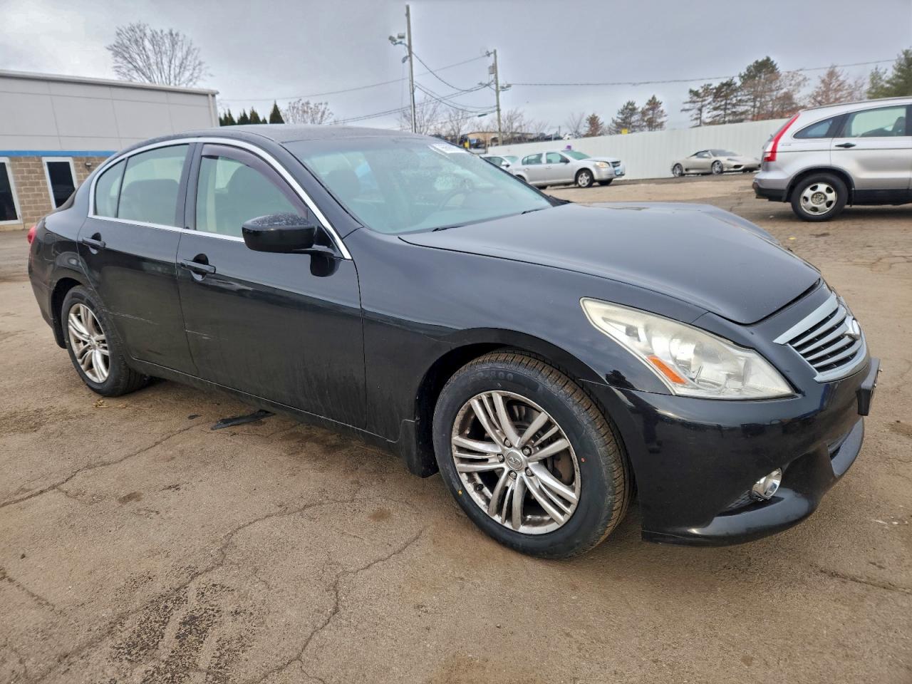 2013 INFINITI G37 photo 4