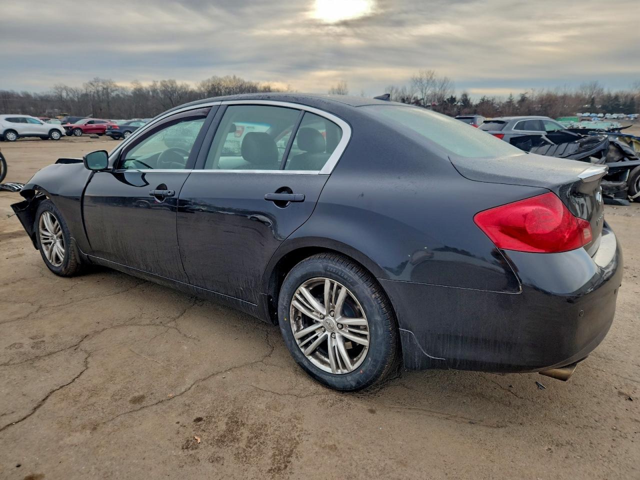 2013 INFINITI G37 photo 2