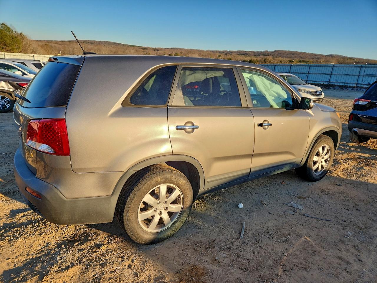 2011 KIA SORENTO BASE photo 3