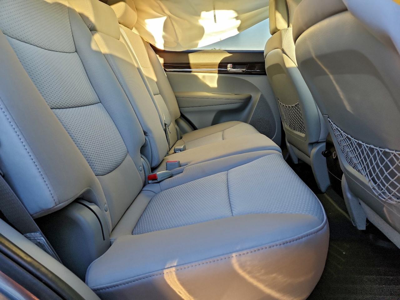 2011 KIA SORENTO BASE photo 11