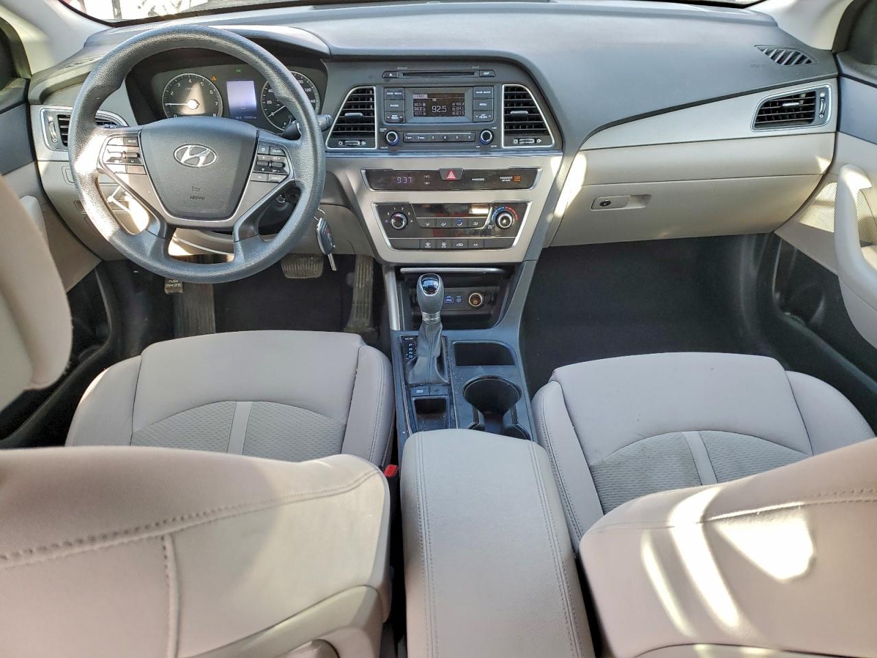 2017 HYUNDAI SONATA SE photo 8
