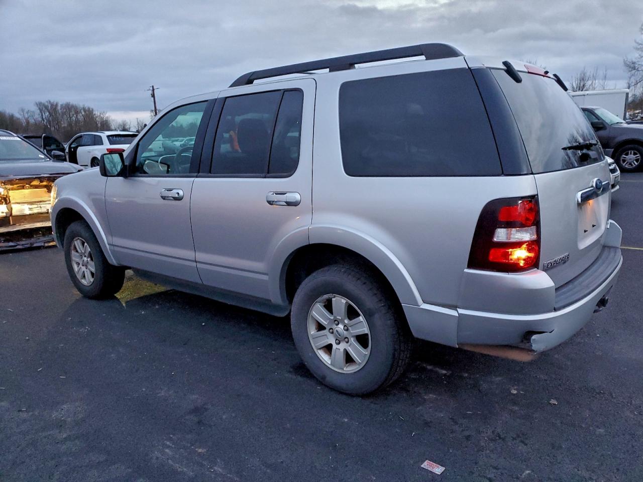 2010 FORD EXPLORER XLT photo 2