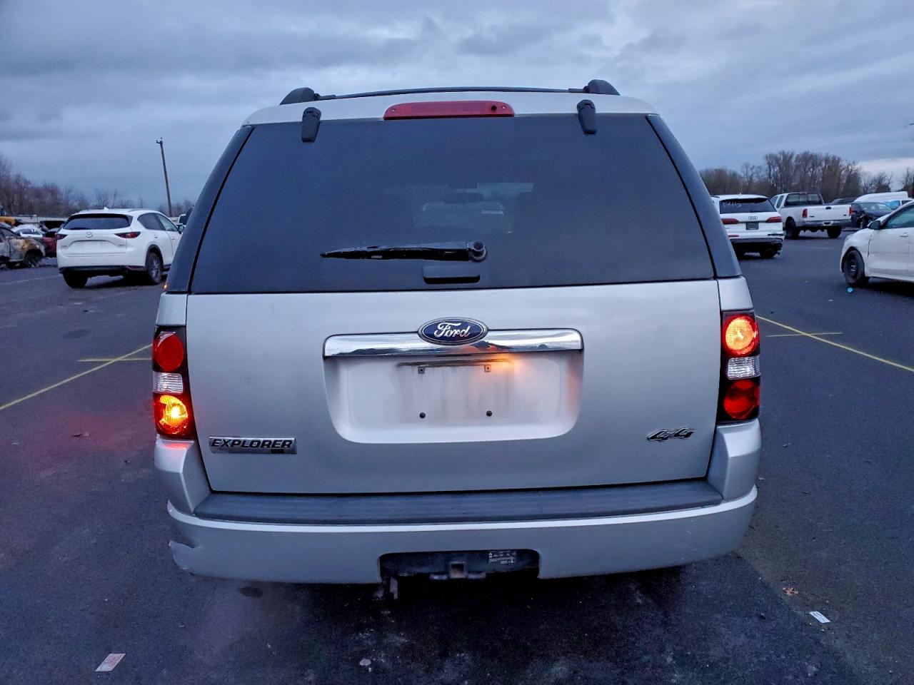 2010 FORD EXPLORER XLT photo 6