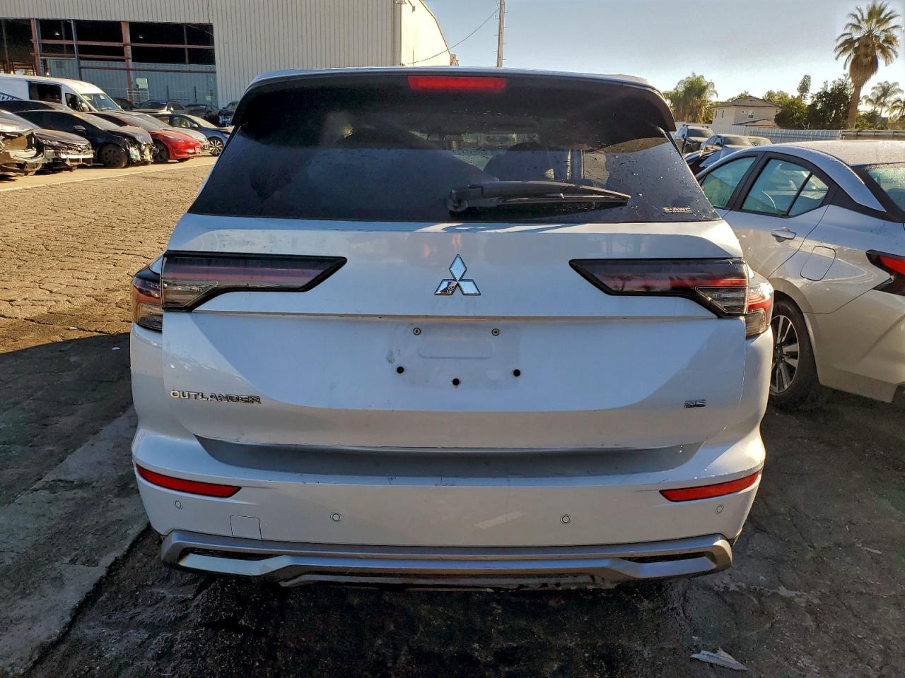 2025 MITSUBISHI OUTLANDER SE photo 6
