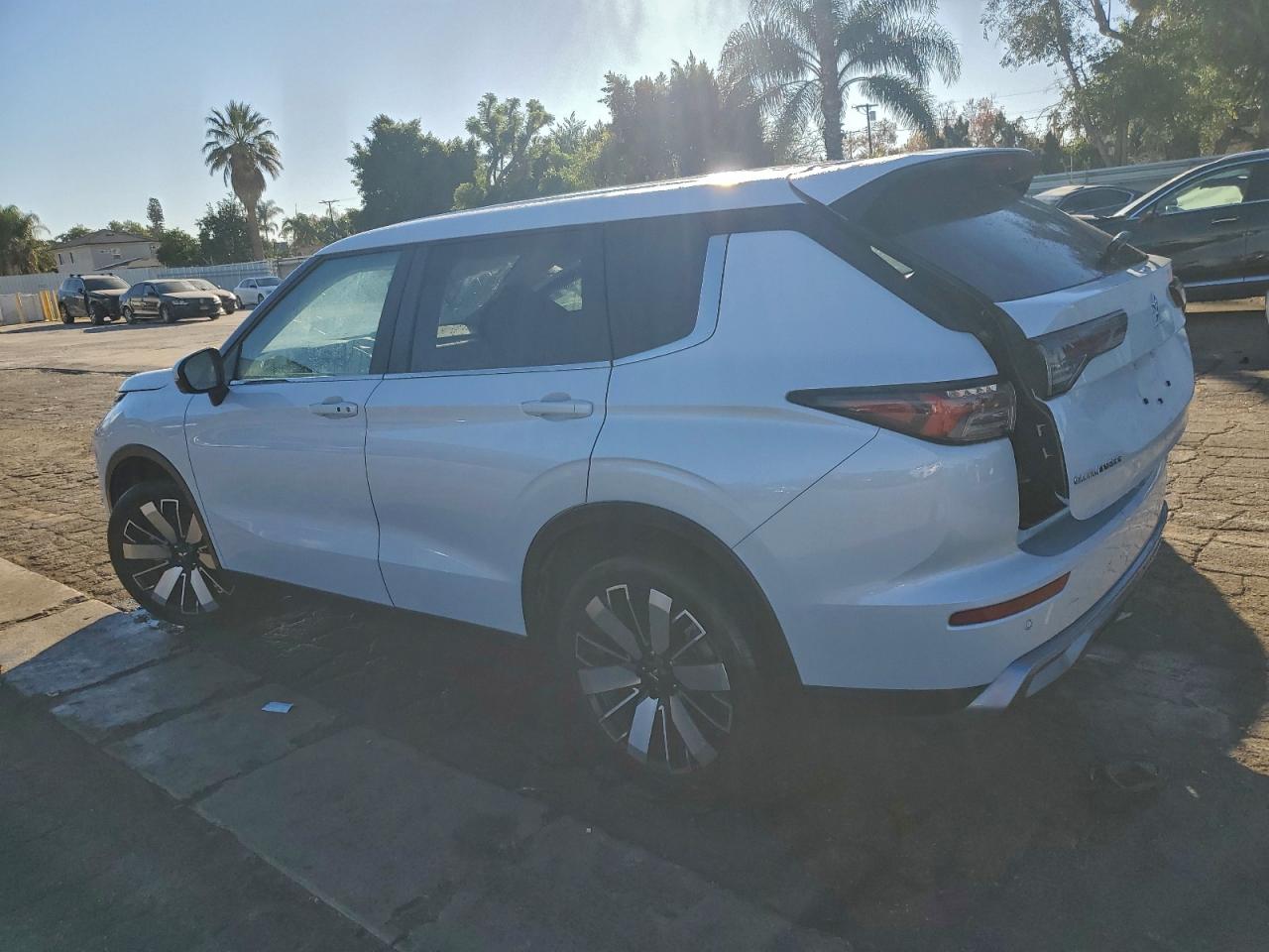 2025 MITSUBISHI OUTLANDER SE photo 2
