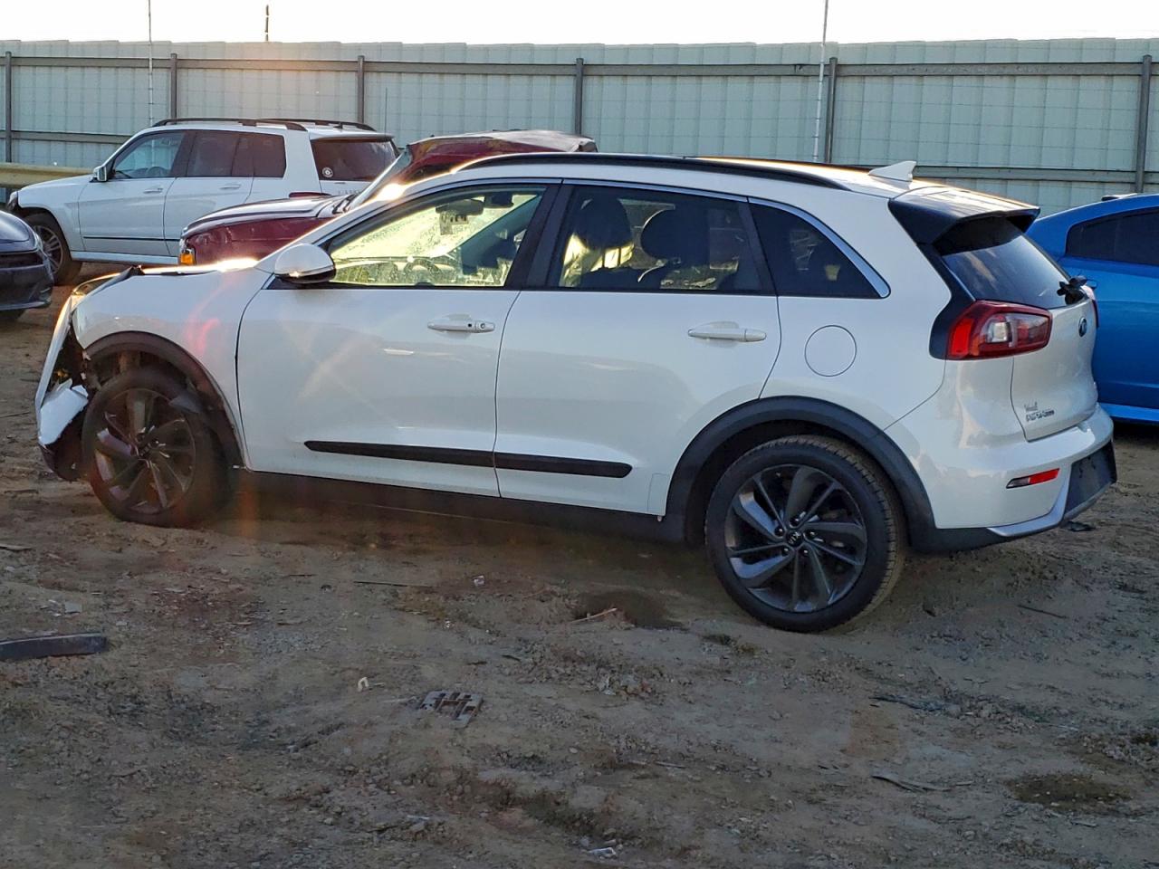 2017 KIA NIRO EX photo 2