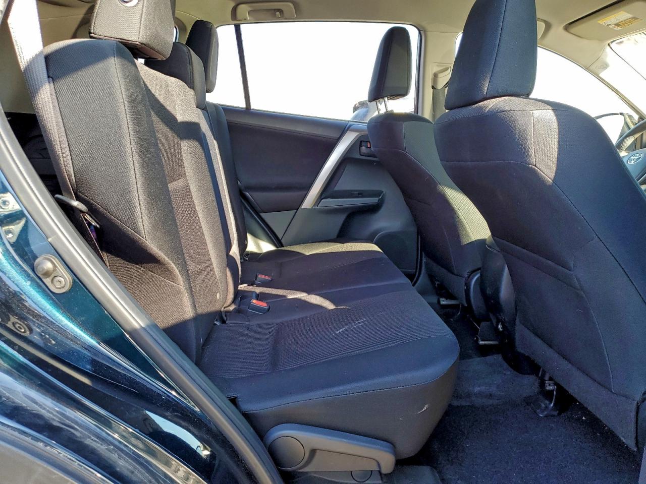 2018 TOYOTA RAV4 LE photo 11