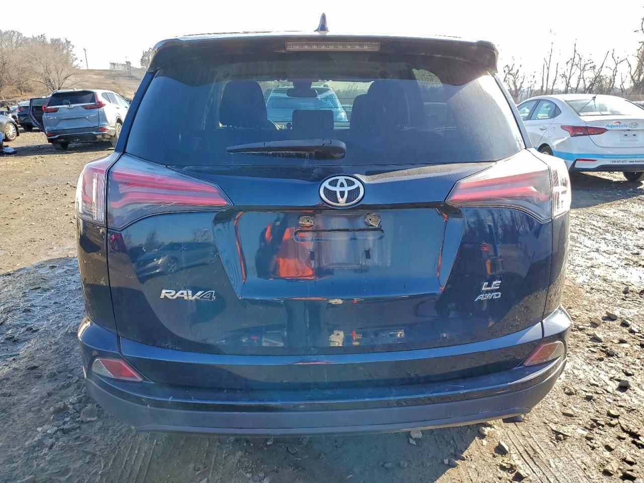2018 TOYOTA RAV4 LE photo 6