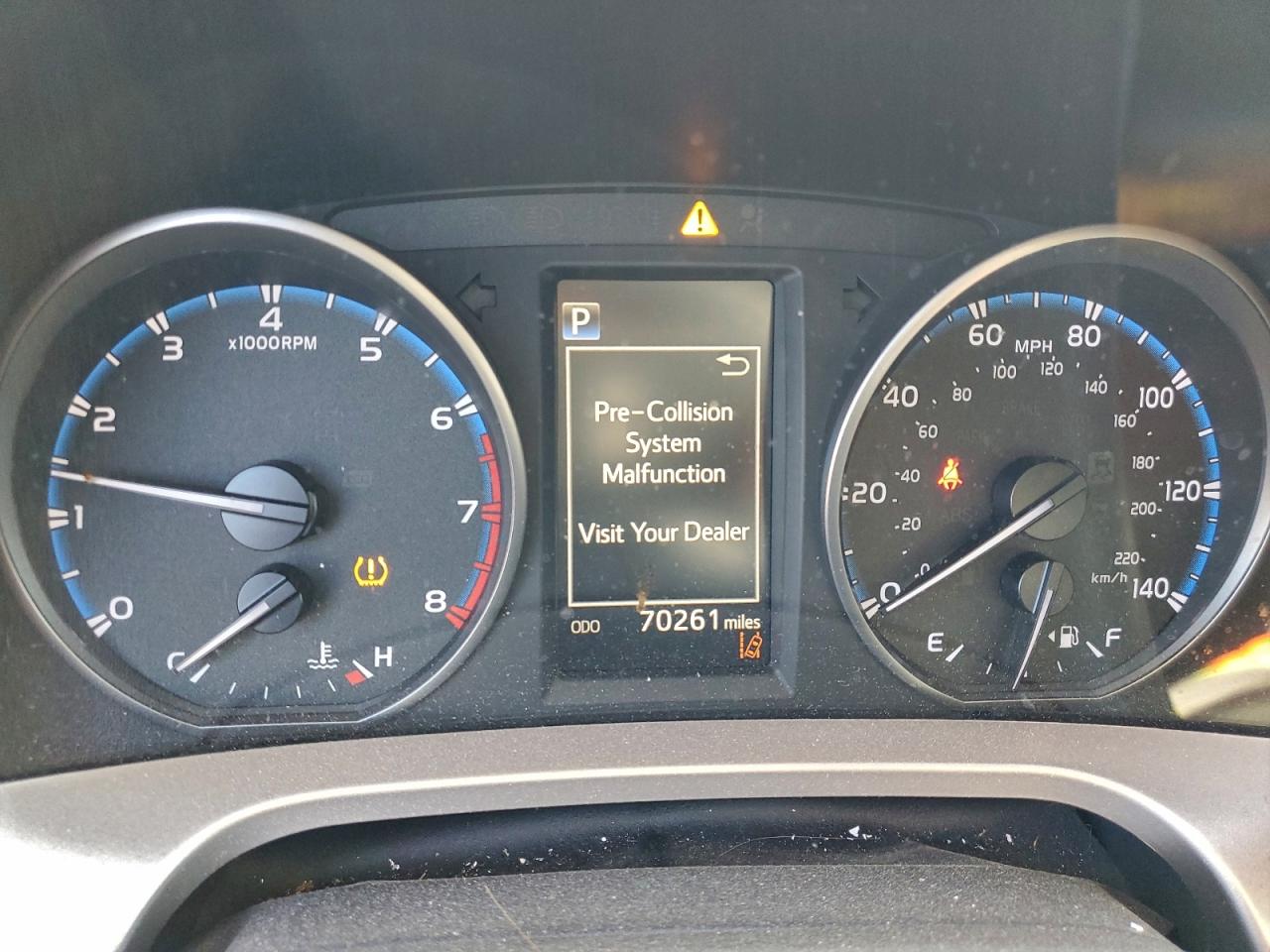 2018 TOYOTA RAV4 LE photo 9