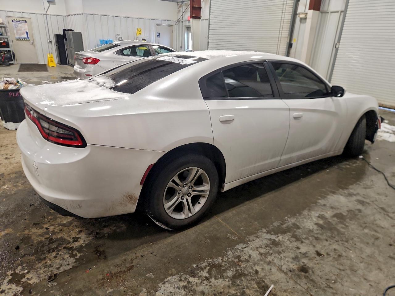 2015 DODGE CHARGER SE photo 3