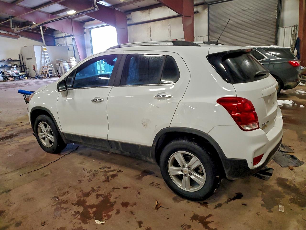 2019 CHEVROLET TRAX 1LT photo 2