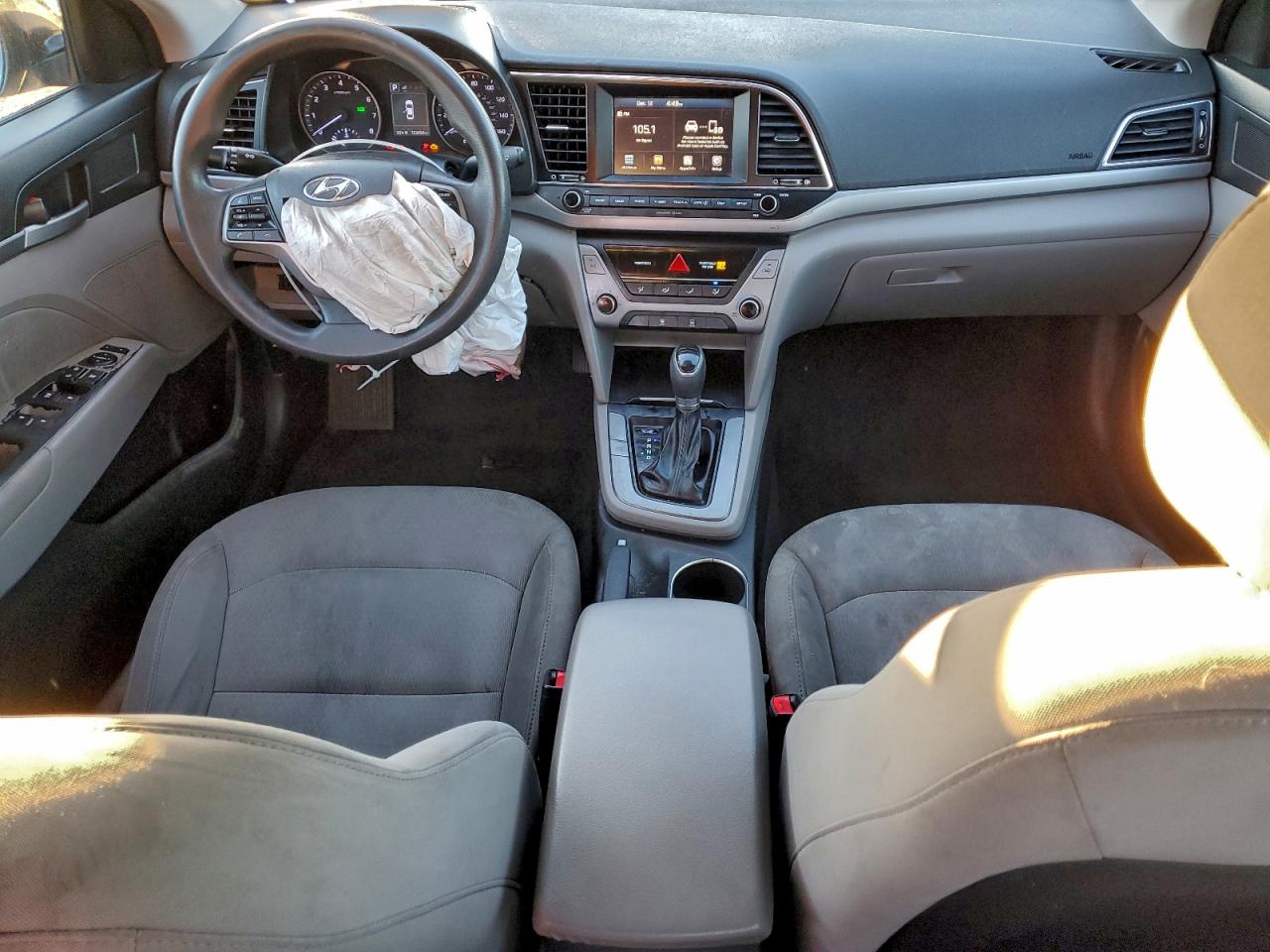 2018 HYUNDAI ELANTRA SEL photo 8