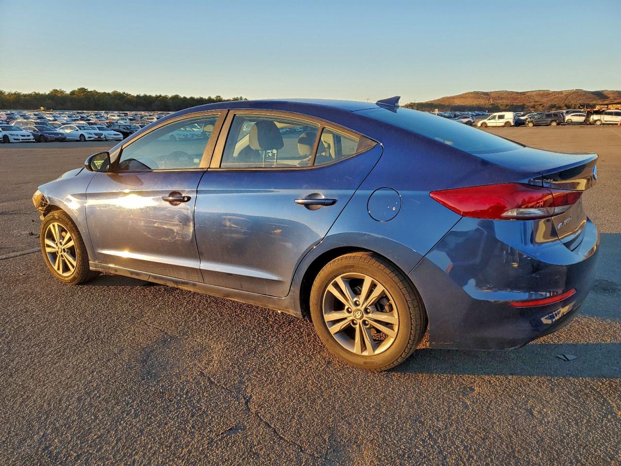 2018 HYUNDAI ELANTRA SEL photo 2
