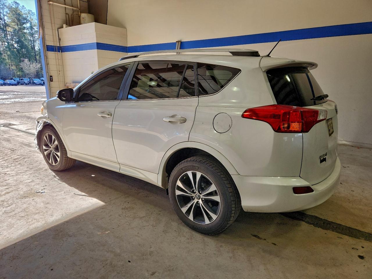 2015 TOYOTA RAV4 LIMITED photo 2