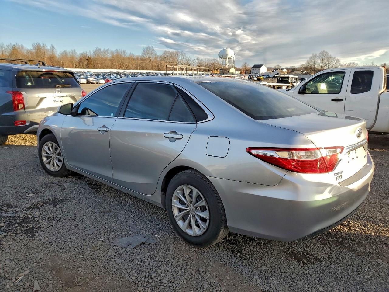 2017 TOYOTA CAMRY LE photo 2