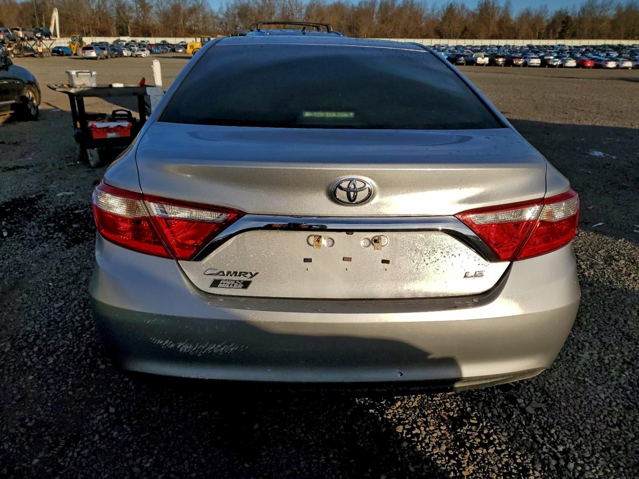 2017 TOYOTA CAMRY LE photo 6