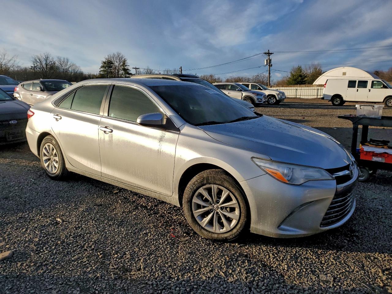 2017 TOYOTA CAMRY LE photo 4