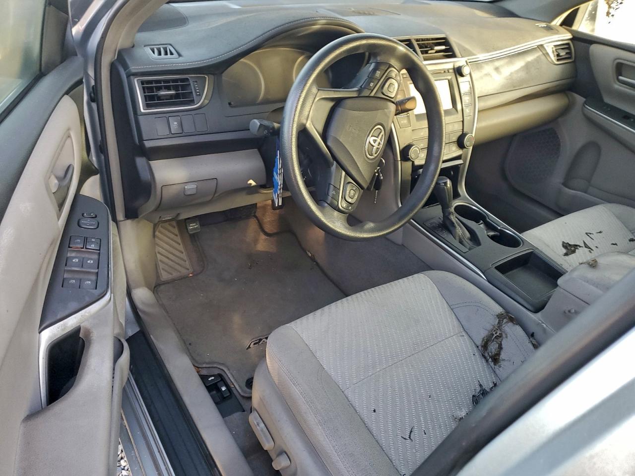 2017 TOYOTA CAMRY LE photo 8