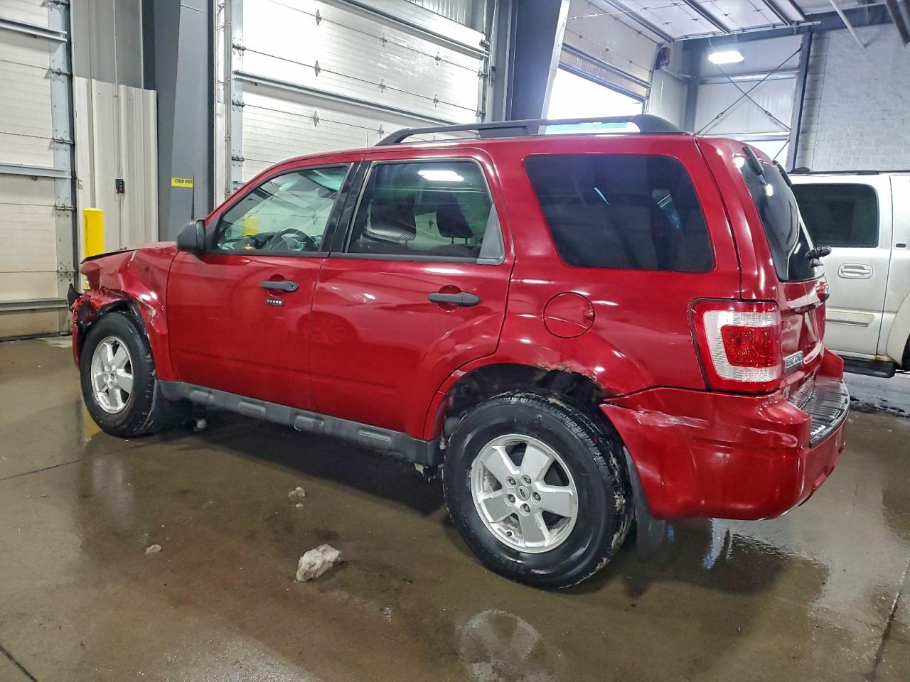 2011 FORD ESCAPE XLT photo 2