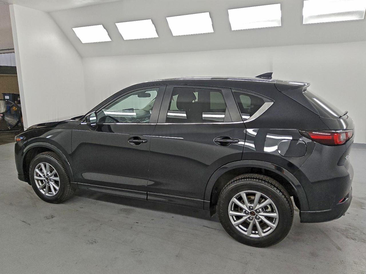 2025 MAZDA CX-5 SELECT photo 2