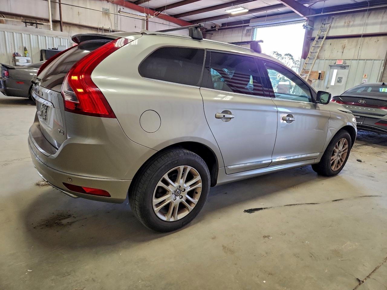 2015 VOLVO XC60 T5 PLATINUM photo 3