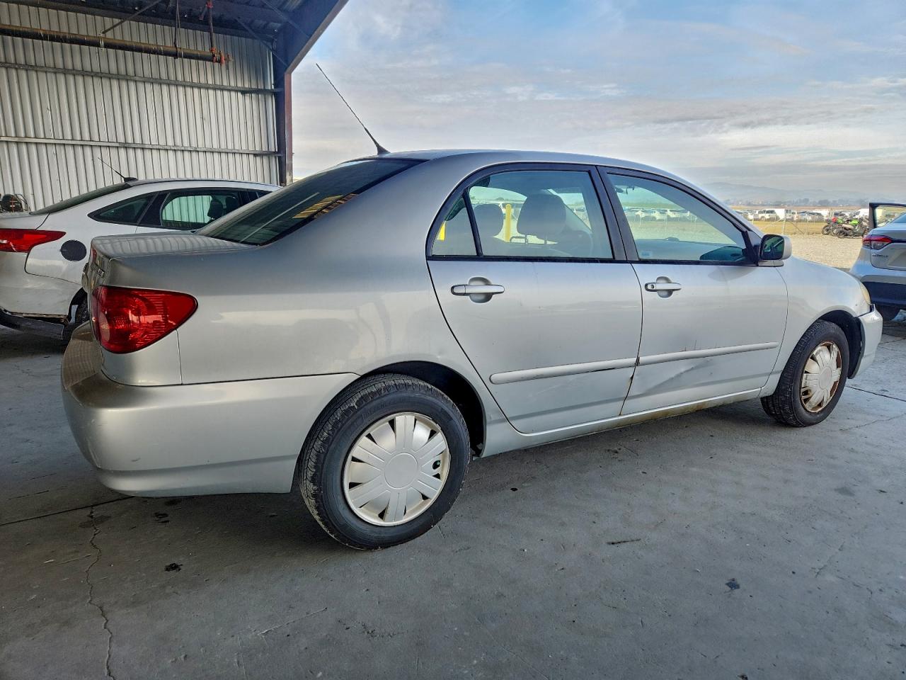 2005 TOYOTA COROLLA CE photo 3