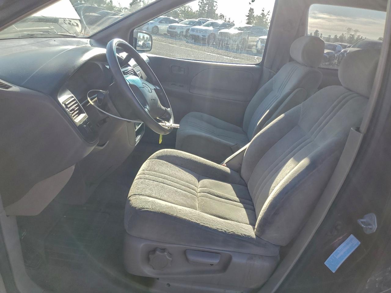 1998 TOYOTA SIENNA LE photo 7