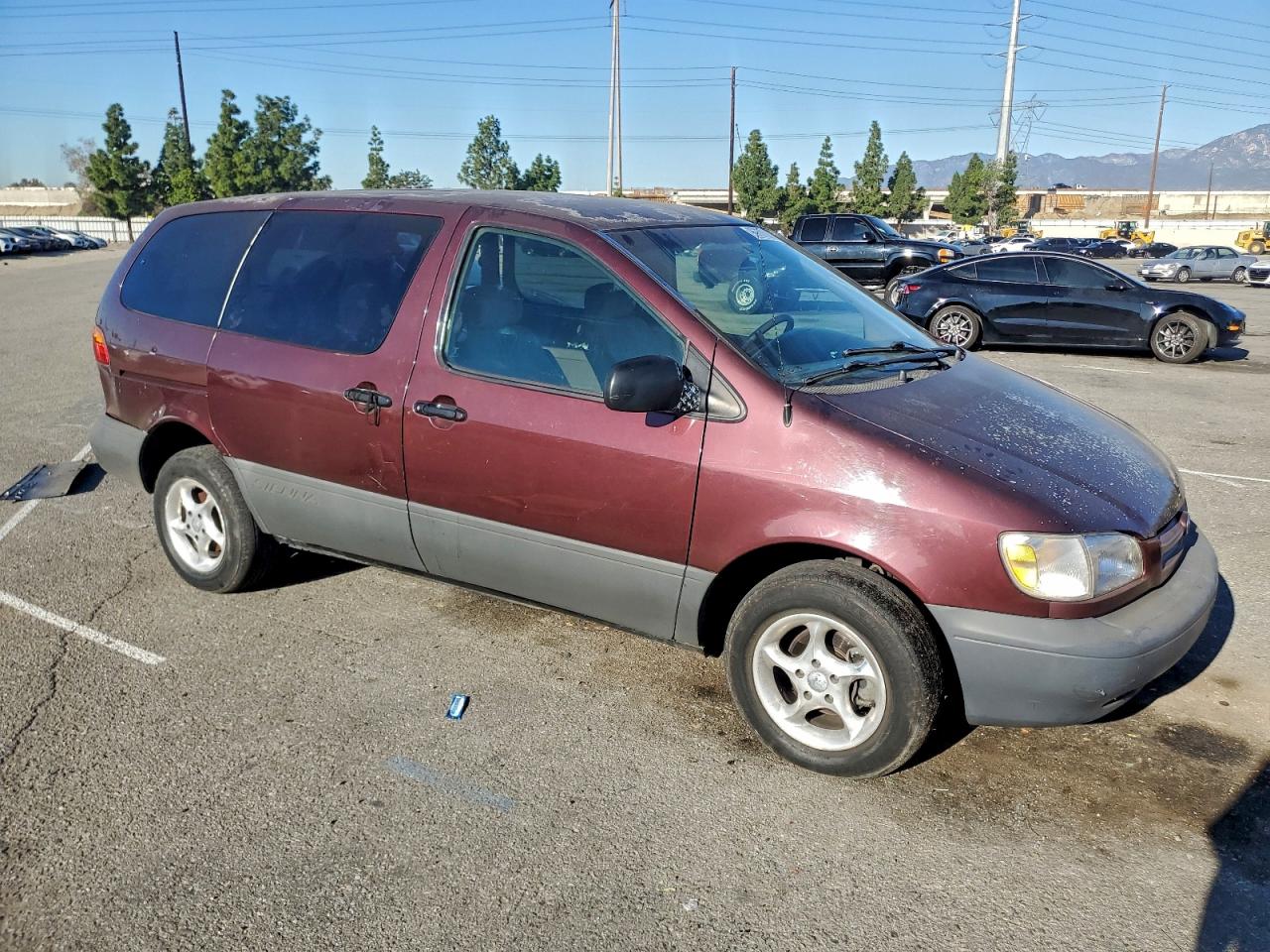 1998 TOYOTA SIENNA LE photo 4
