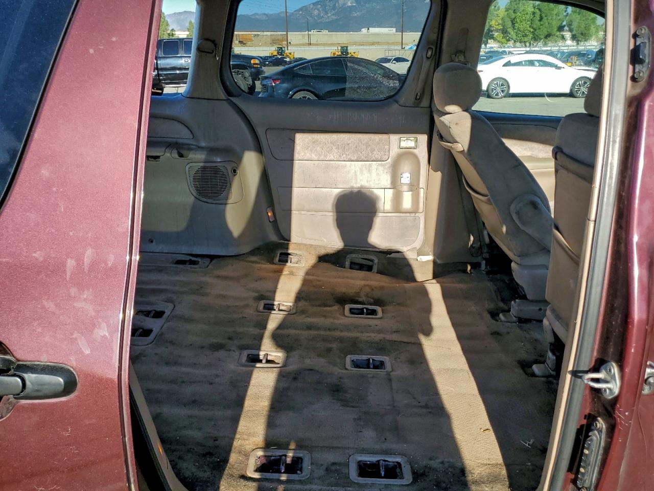 1998 TOYOTA SIENNA LE photo 11