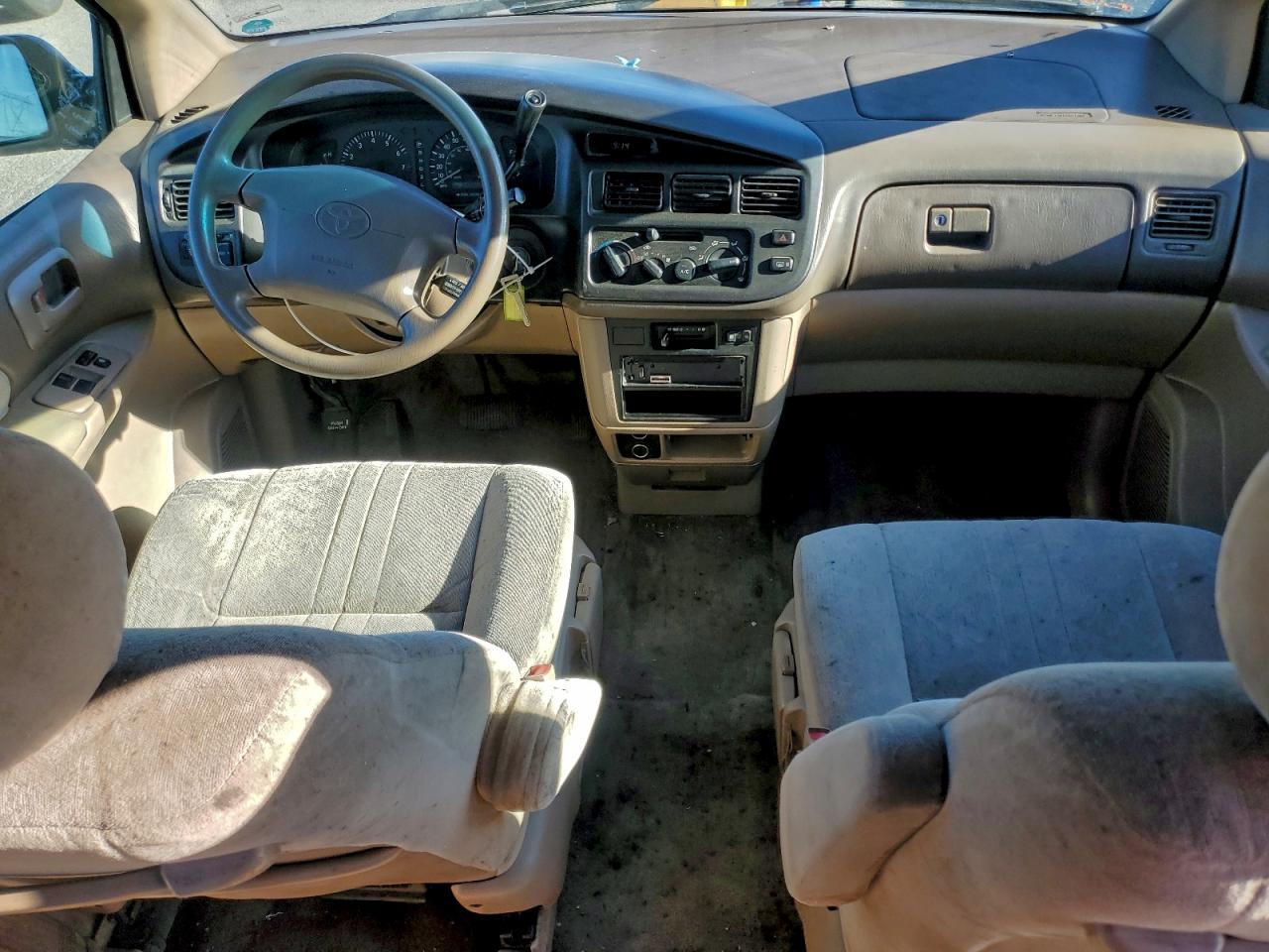 1998 TOYOTA SIENNA LE photo 8