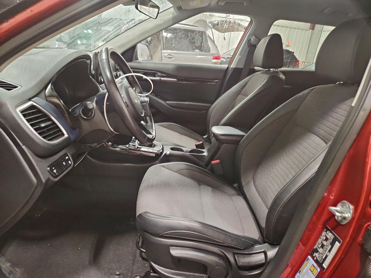 2023 KIA SELTOS S photo 7
