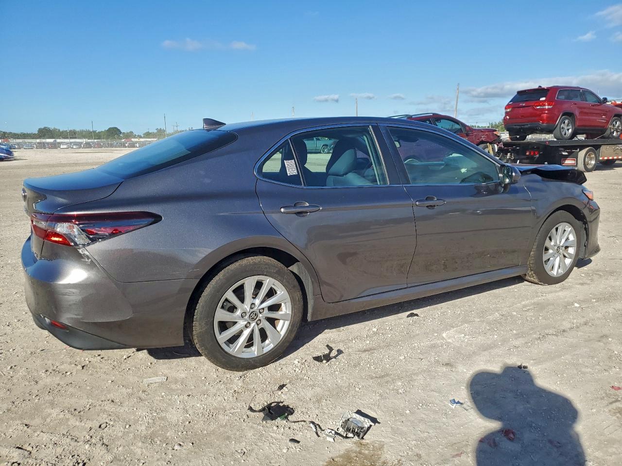 2021 TOYOTA CAMRY LE photo 3