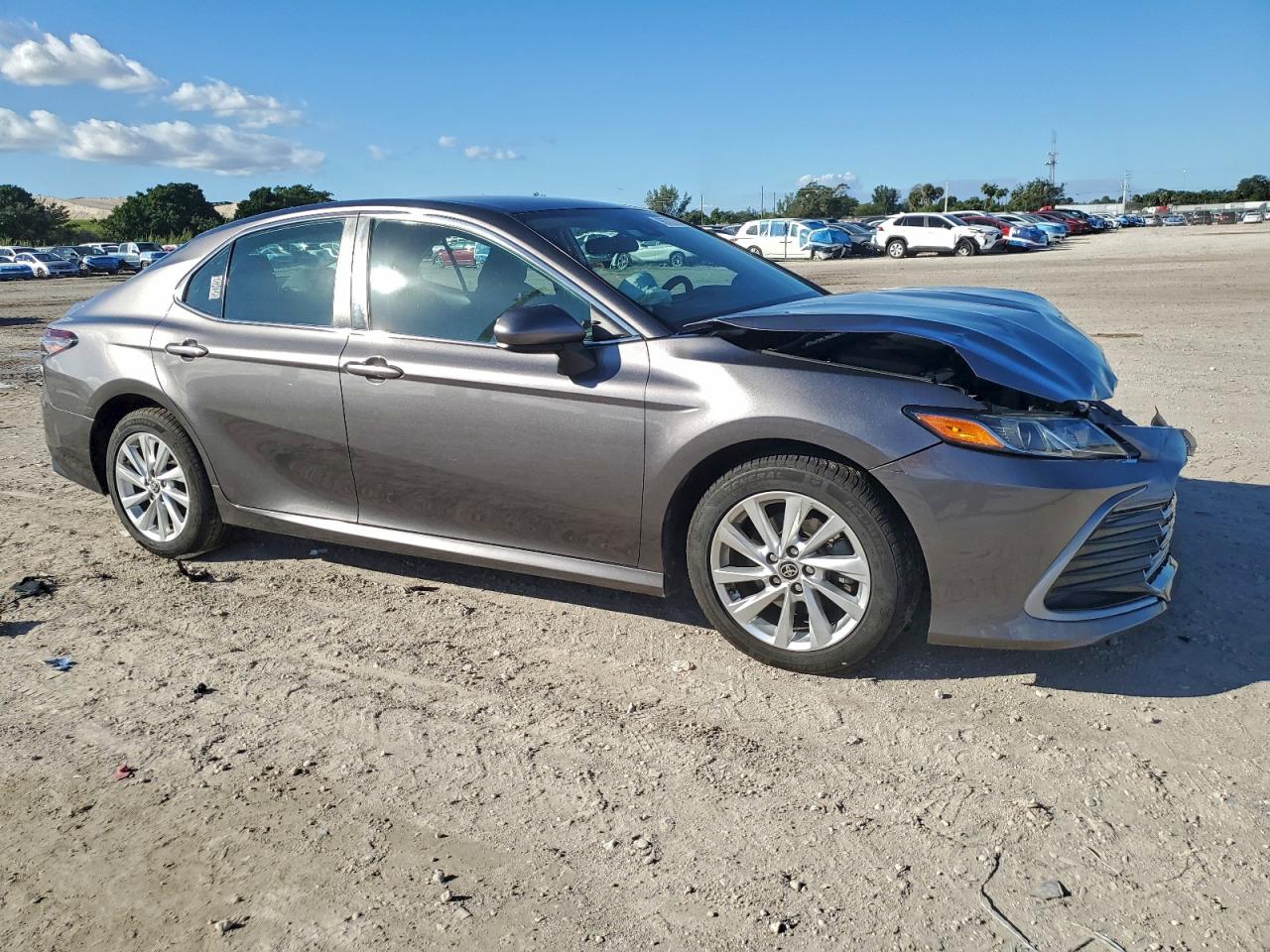2021 TOYOTA CAMRY LE photo 4