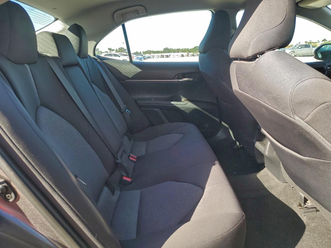 2021 TOYOTA CAMRY LE photo 10