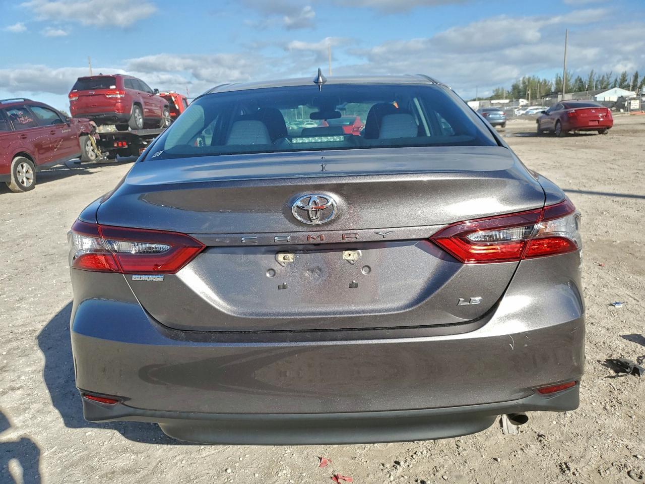 2021 TOYOTA CAMRY LE photo 6