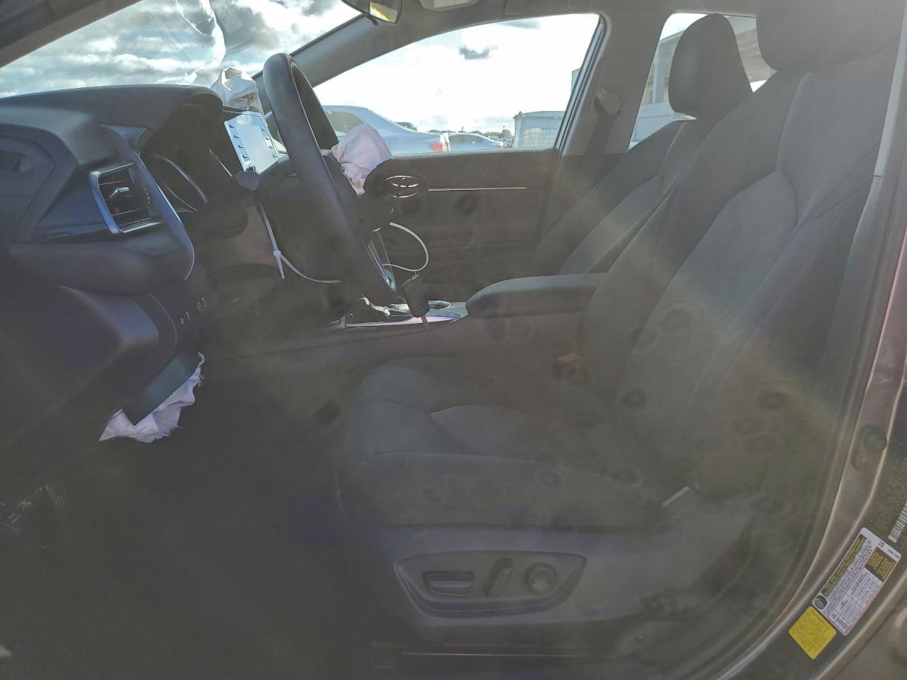 2021 TOYOTA CAMRY LE photo 7