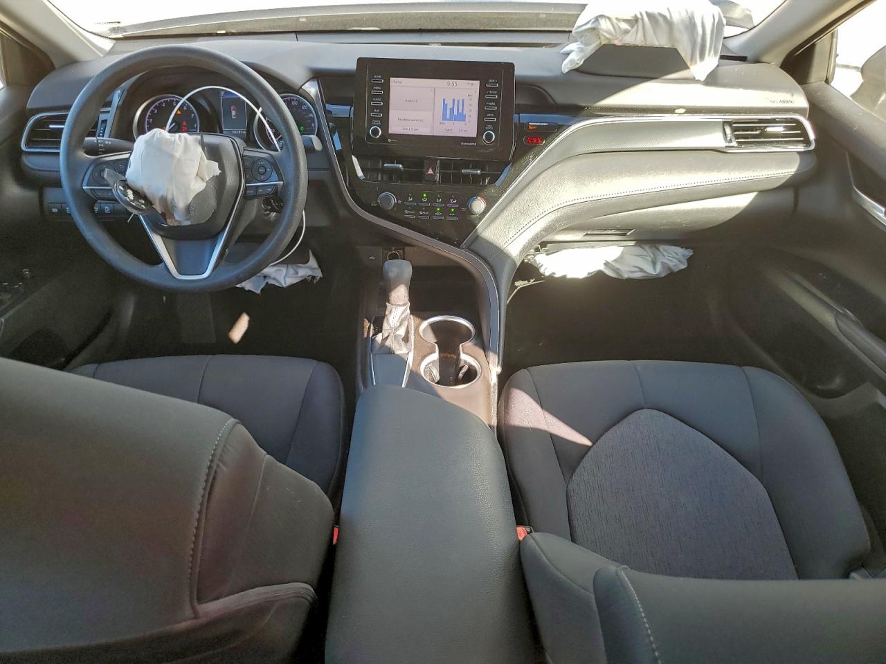 2021 TOYOTA CAMRY LE photo 8