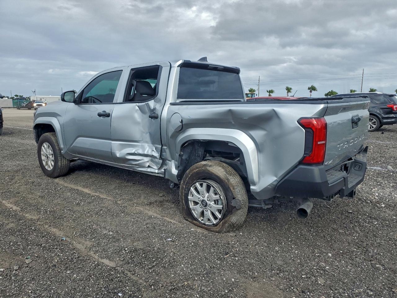 2025 TOYOTA TACOMA DOUBLE CAB photo 2