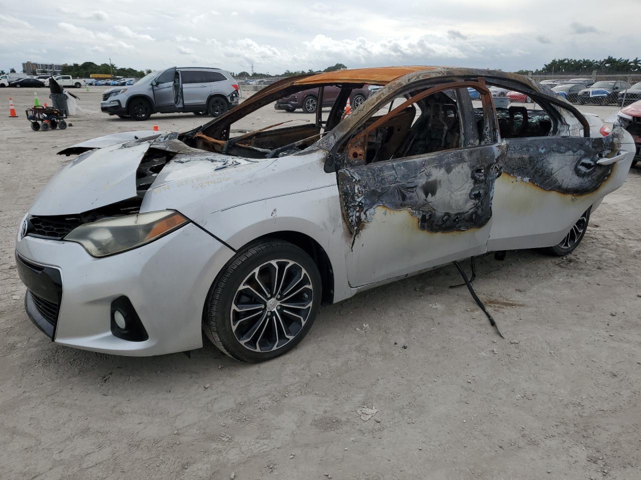 2016 TOYOTA COROLLA