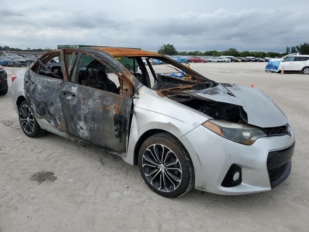 2016 TOYOTA COROLLA L photo 4