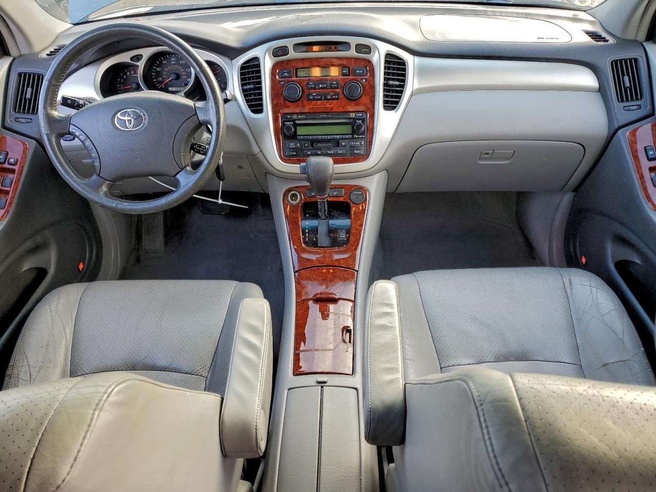 2004 TOYOTA HIGHLANDER photo 8