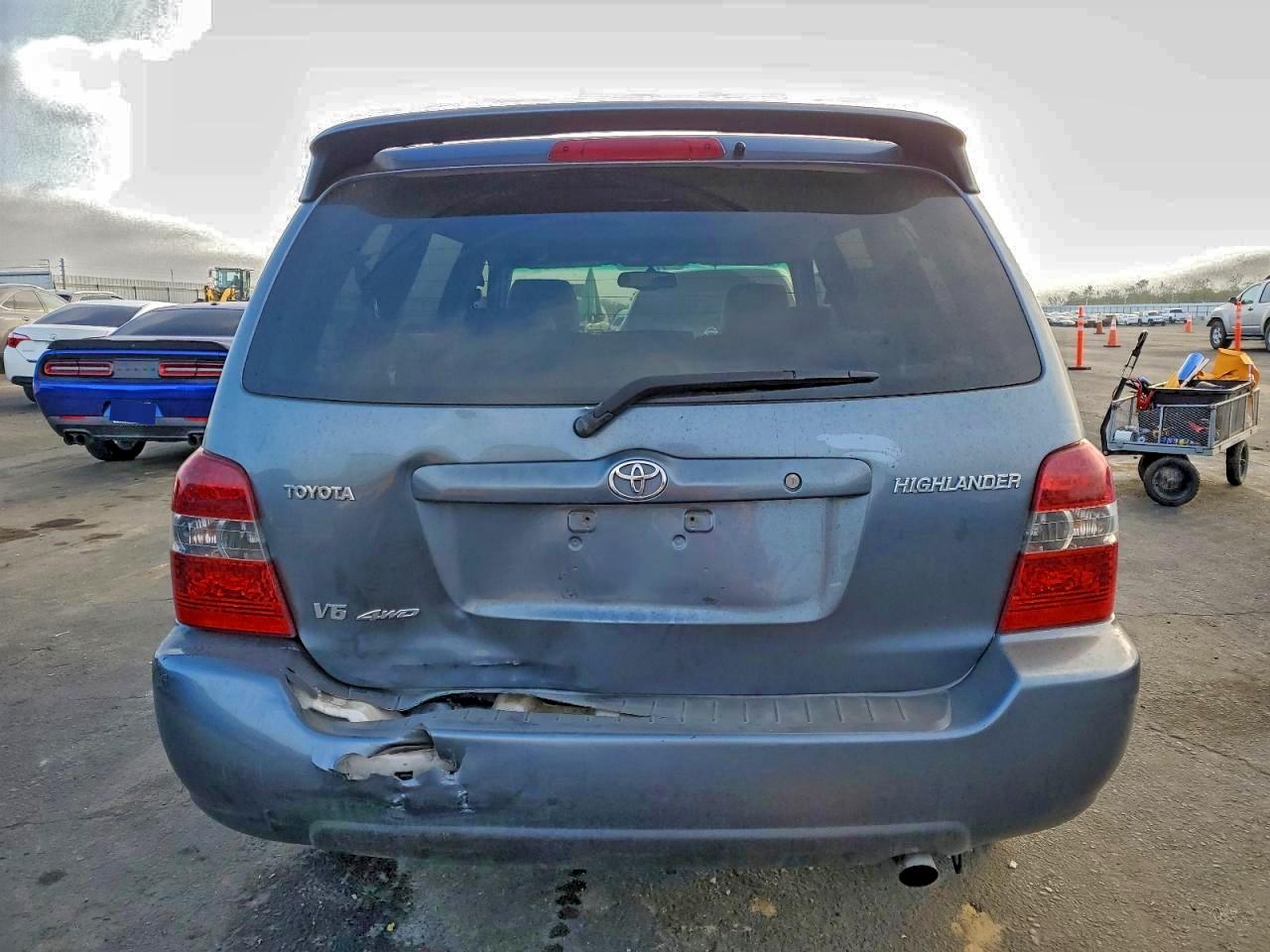 2004 TOYOTA HIGHLANDER photo 6