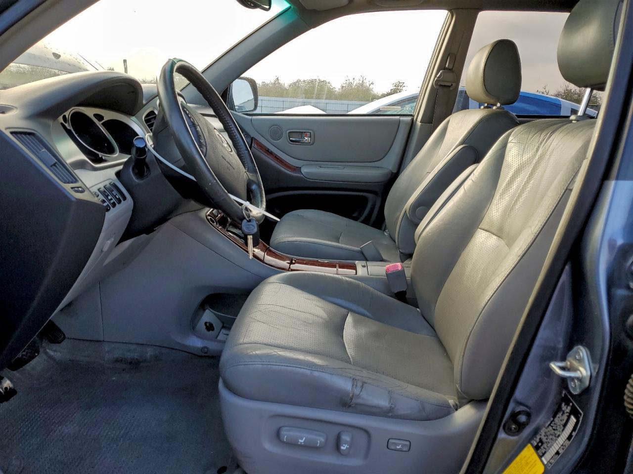 2004 TOYOTA HIGHLANDER photo 7