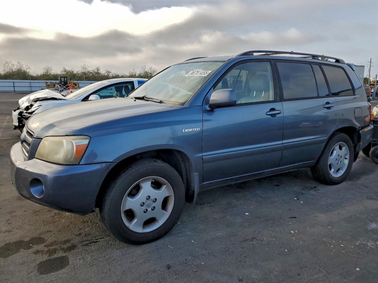 2004 TOYOTA HIGHLANDER